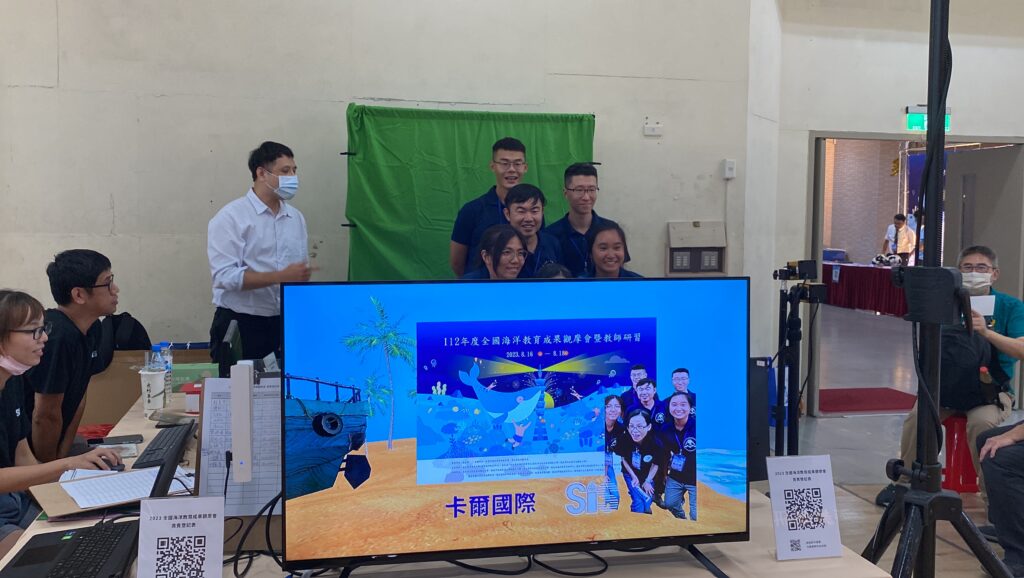 許多學校主任校長體驗第二代虛擬直播機